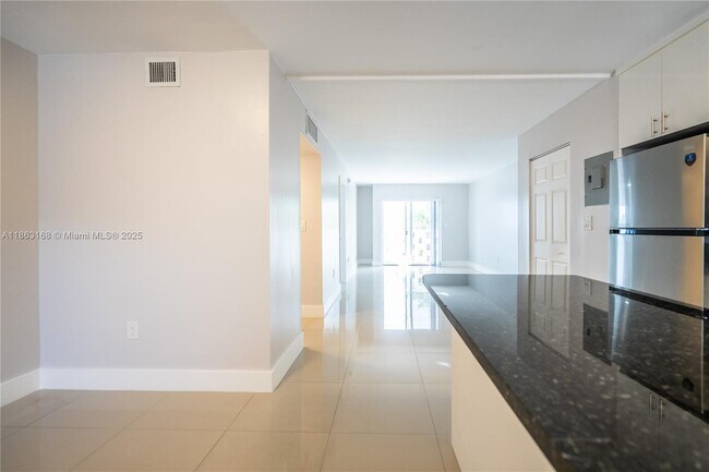 Foto del edificio - 1986 Biarritz Dr