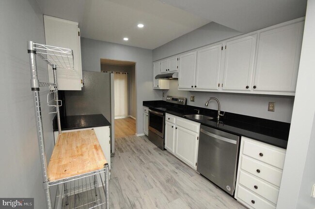 Foto del edificio - 7803 Whistling Pines Ct