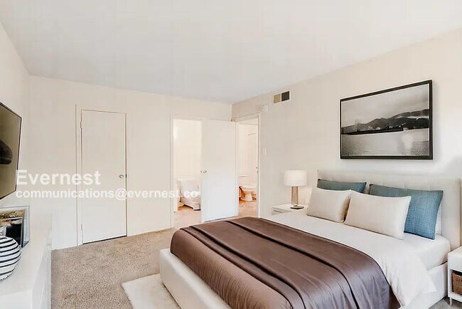 Foto del edificio - 2235 Sedgwick St