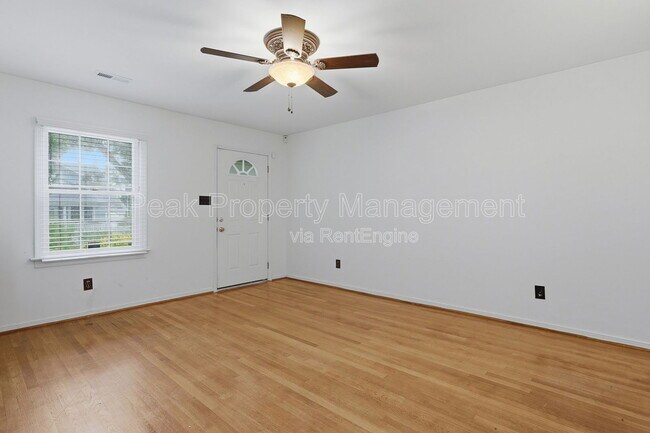 Foto del edificio - 3322 Woodrow Ave