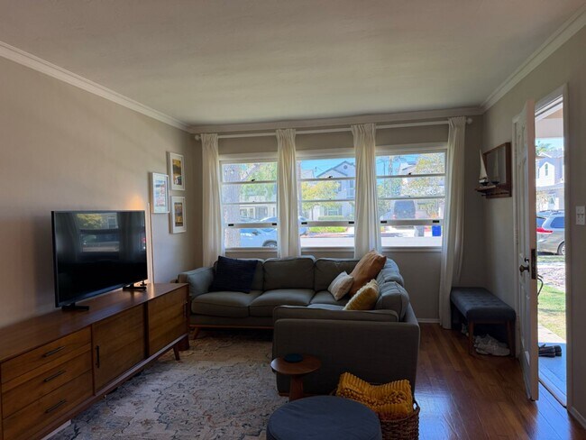 Foto del edificio - 3 bd 2 ba, House With Backyard (Coronado 92118)