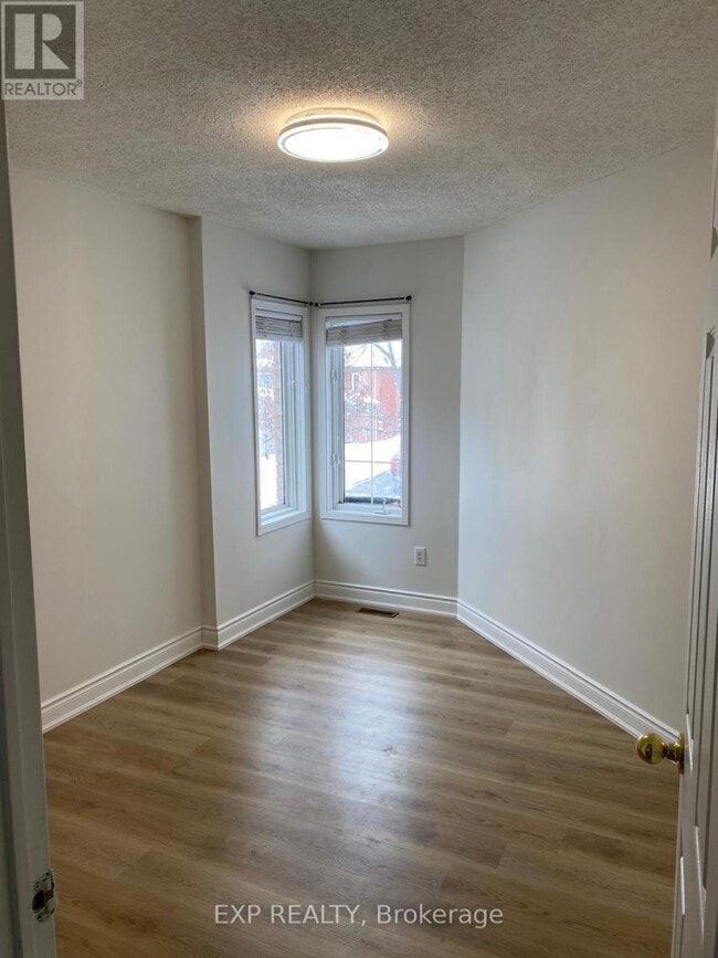 Building Photo - 40 Yellow Brick Rd