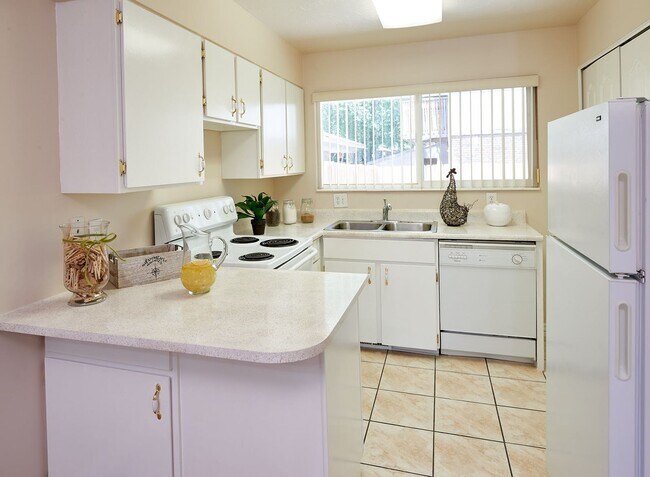 Building Photo - $1000 Credit at move in! Affordable 2 bedr...