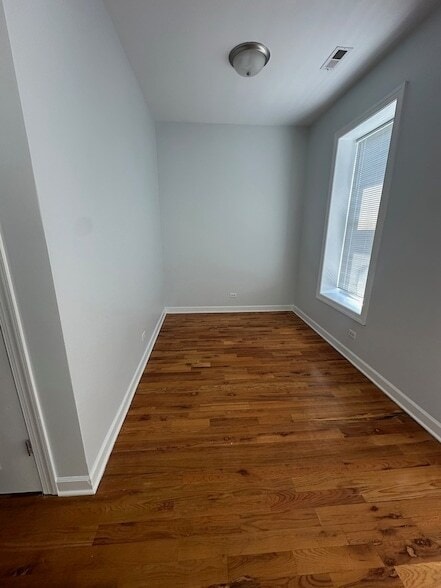 Building Photo - 4240 W Gladys Ave