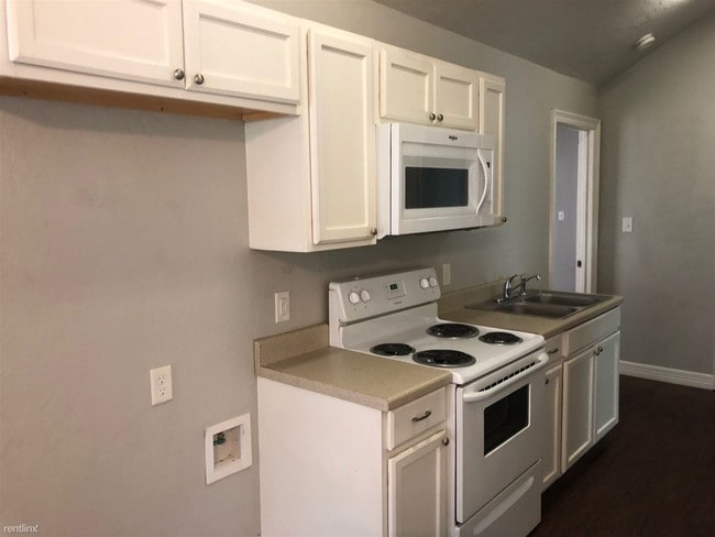 Building Photo - 2 br, 1 bath House - 2103 Ark St