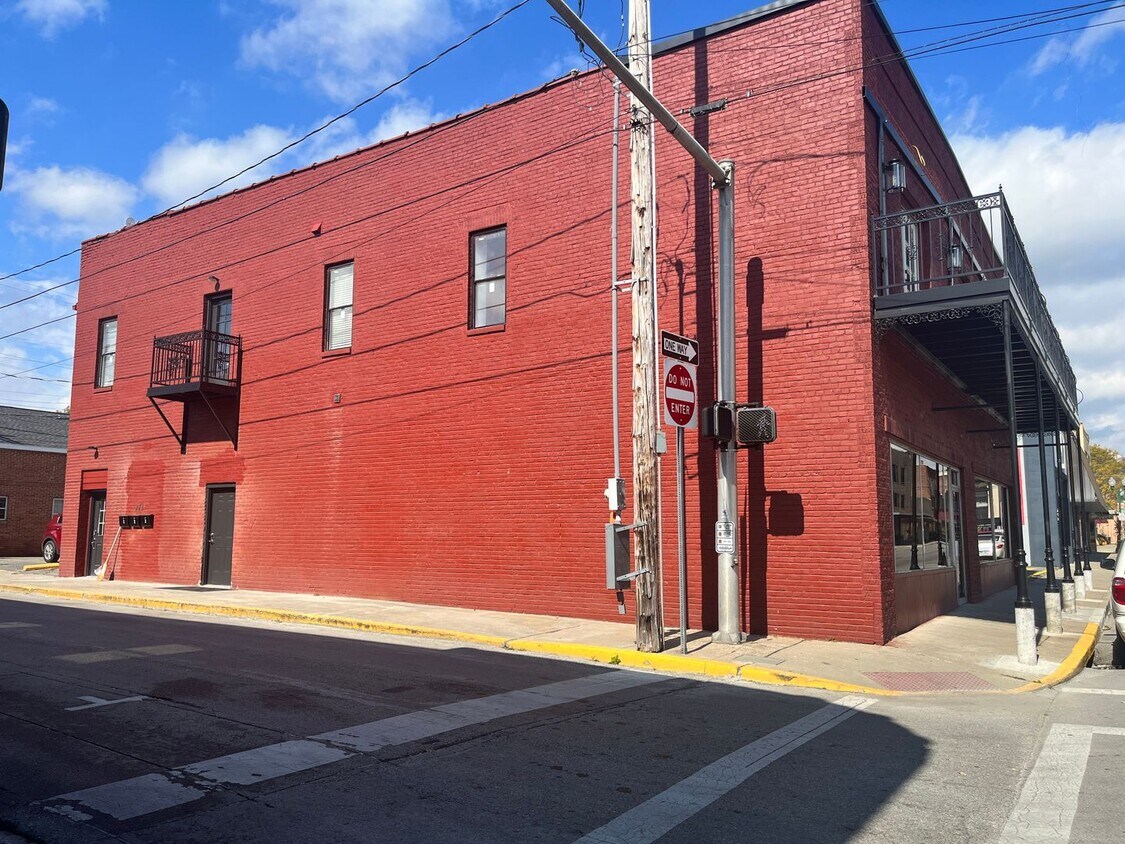 Primary Photo - 3rd &amp; Main Apartments