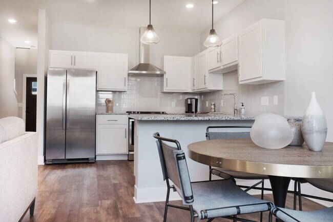 Foto del edificio - The Maple | Two Bedroom - Basement View-out