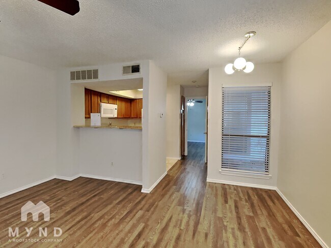 Building Photo - 2301 Basil Dr