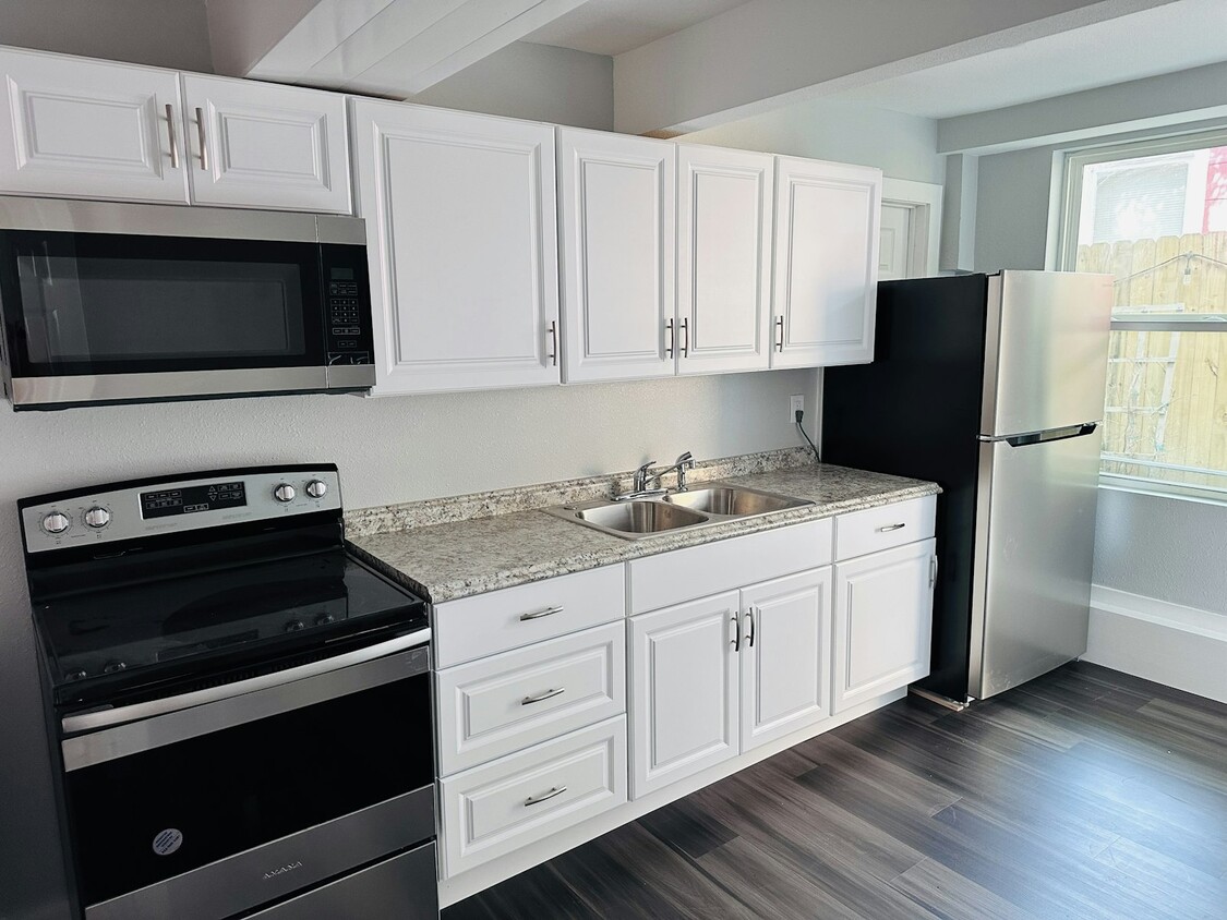 Photo - 609 Sealy Avenue, Unit 3