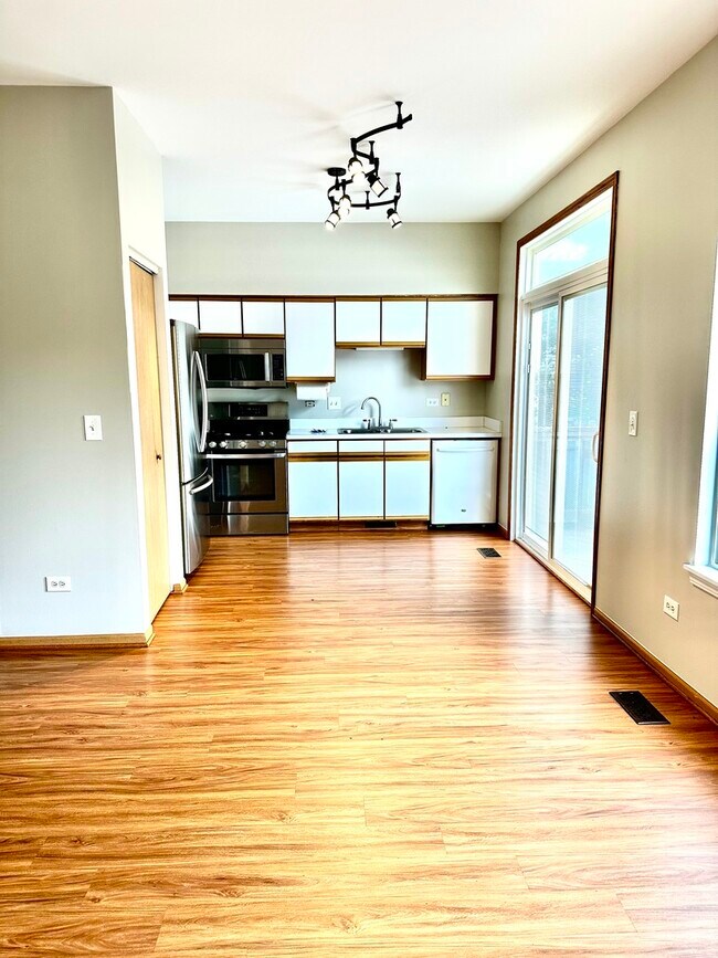 Building Photo - 5430 Sun Valley Dr