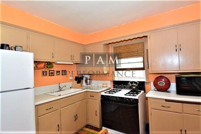 Foto del edificio - 6745 Hillside Ln