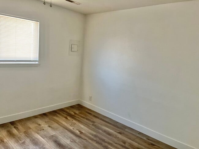 Building Photo - 610 S 200 E