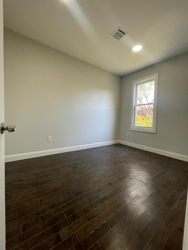 Unit 2 - 204 Myrtle Ave