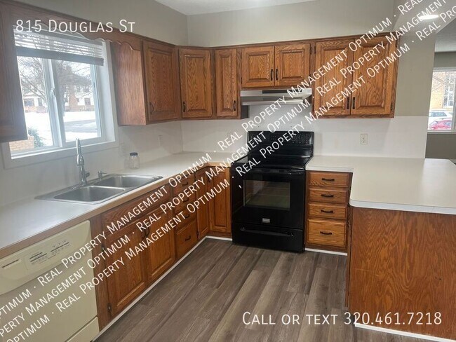 Foto del edificio - 815 Douglas St