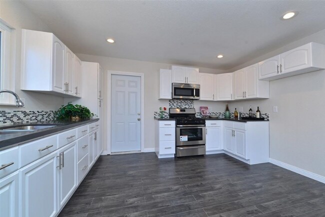 Foto del edificio - Modern 3 Bedroom 2 Bath Home, San Diego (92114)