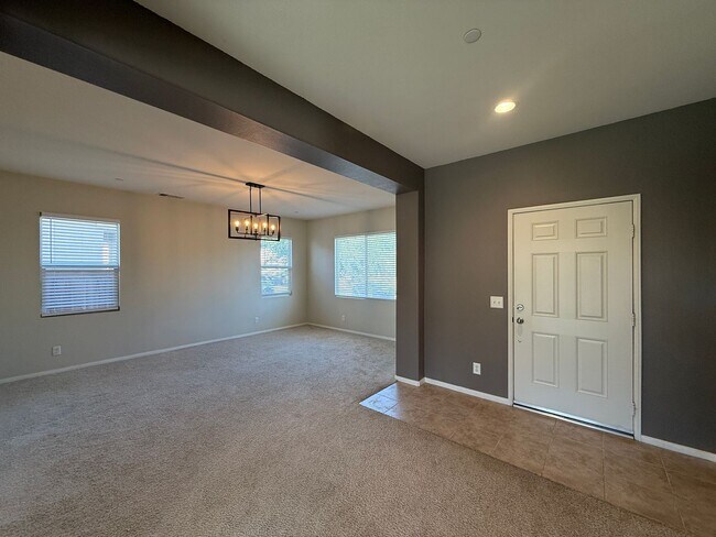 Foto del edificio - Rosamond 4 bedroom + 2 bath Available Now !