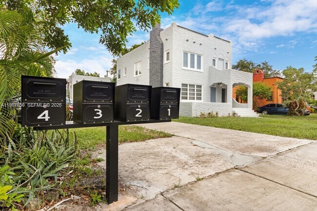 Foto del edificio - 327 SW 20th St