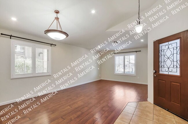 Building Photo - 219 W Calle Patio Lindo