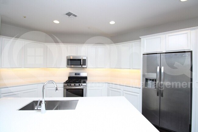 Foto del edificio - 9830 E Tahoe Ave