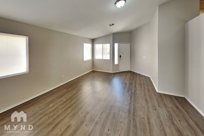 Foto del edificio - 2858 Mt Hope Dr