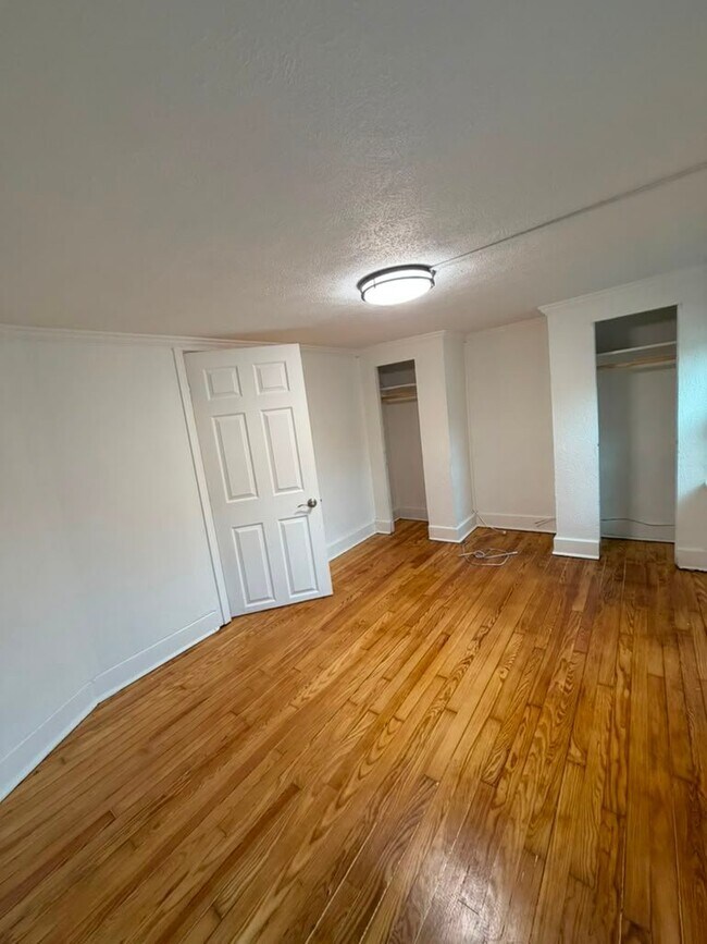 Building Photo - 426 N Carroll Ave