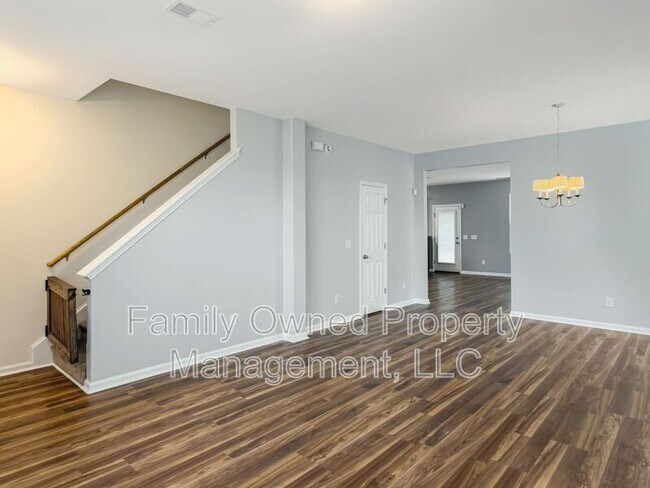 Foto del edificio - 159 Meadow Wood Rd