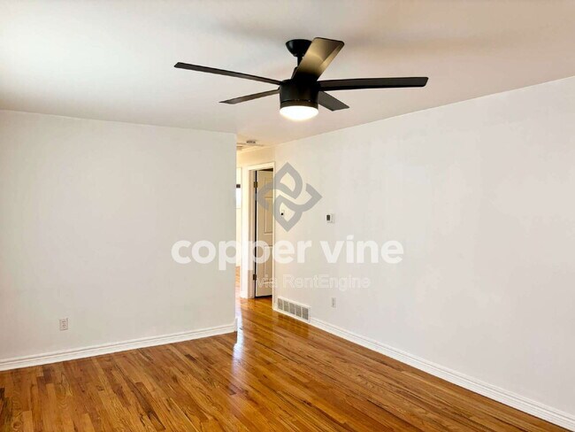 Foto del edificio - 6628 Eaton St