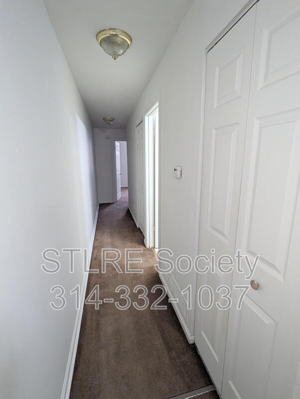 Foto del edificio - 2705 Russell Blvd