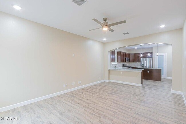 Building Photo - 15157 Method Ave