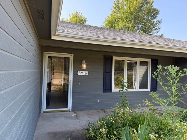 Foto del edificio - 3916 Fox Ridge Dr