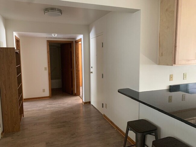 Foto del edificio - 415 N Henry St