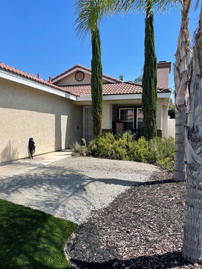 Building Photo - Move-in Special!!  Temecula 3 Bd 2 ba sing...