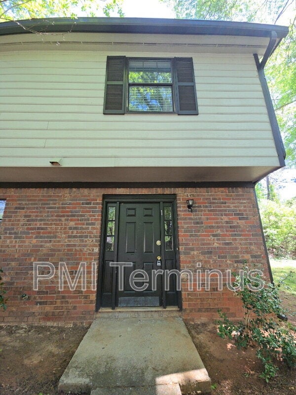 Building Photo - 5005 Hawthorne Ct