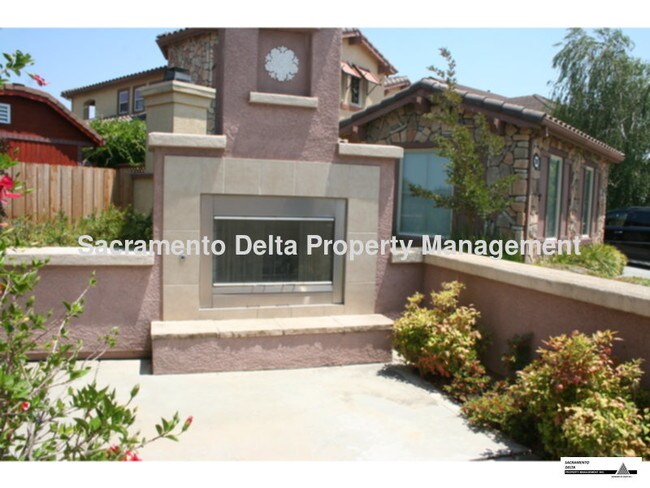 Foto del edificio - 5 Bedroom Lakeside Home