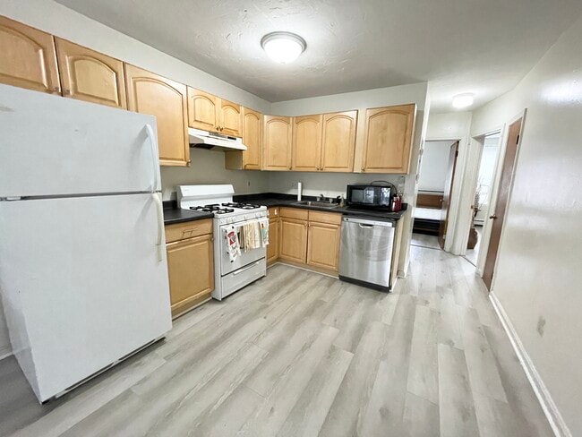 Building Photo - 80 Hammond St