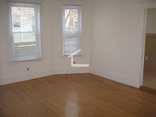 Building Photo - Great Deal! 3 Bed Available Now