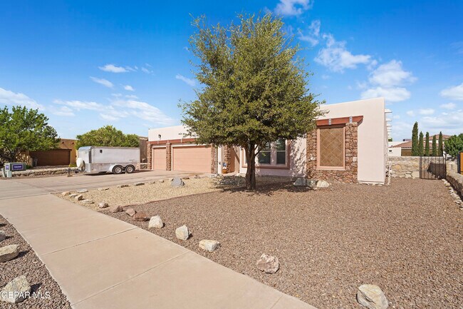 Foto del edificio - 5729 Valley Oak Dr