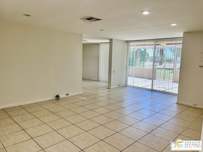 Building Photo - 2559 Whitewater Club Dr