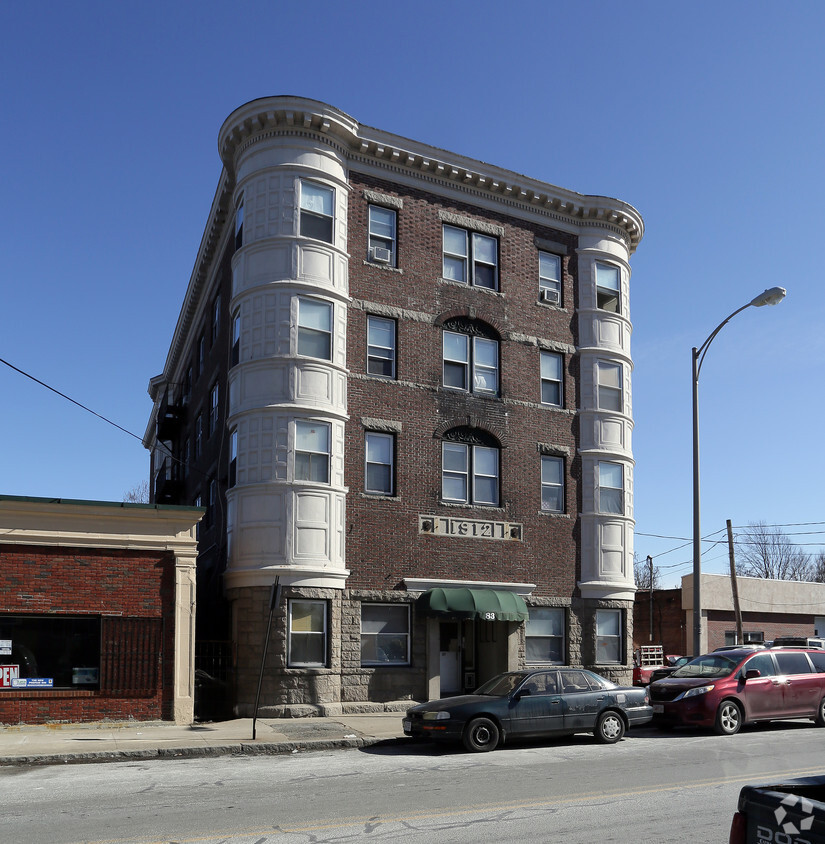 Building Photo - 79-83 N Main St