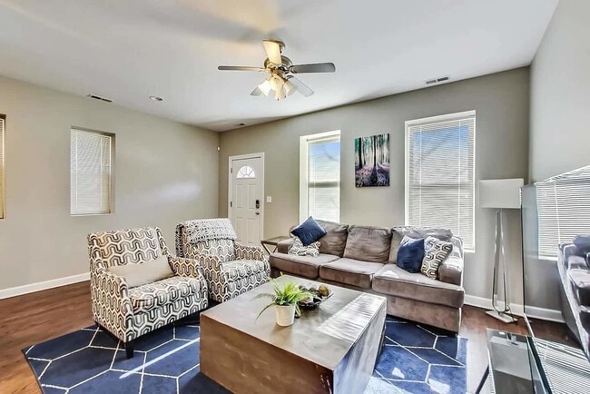 Foto del edificio - 1730 W Beach Ave