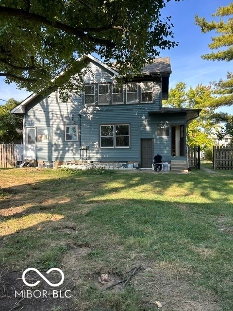 Foto del edificio - 811 Dequincy St