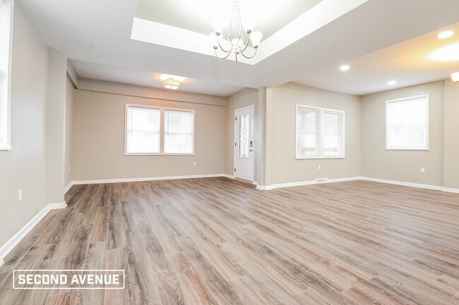 Building Photo - 111 Lynnwood Ave