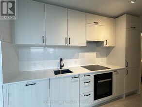 Building Photo - 5 Quarrington Lane