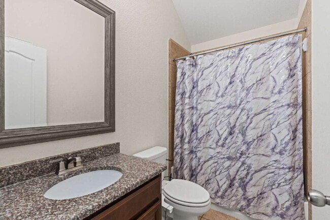 Foto del edificio - Beautiful 4-Bedroom Home with Solar Panels – Electric Included!