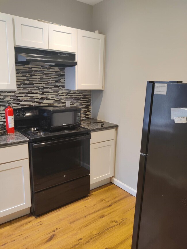 Foto del edificio - 6040 Media St