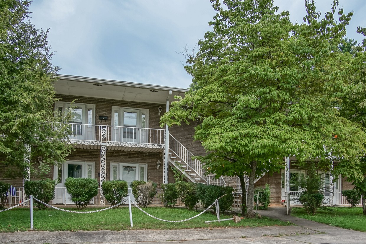 Front View - Air Court Apartments