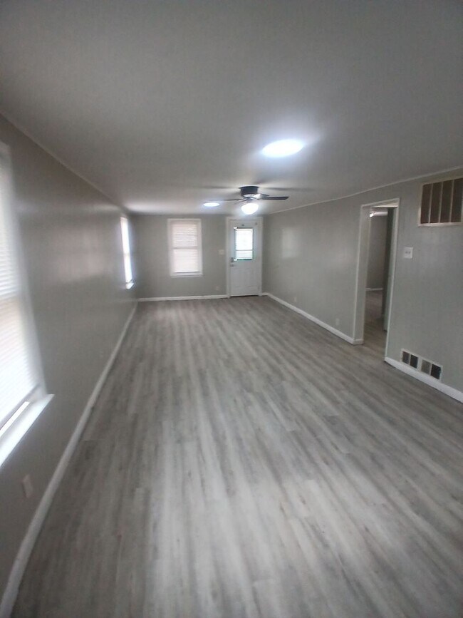 Building Photo - Completely Renovated 3 Bedroom, 2 Full Bathrooms! Front Porch & Detached Garage! 2 Living Rooms!