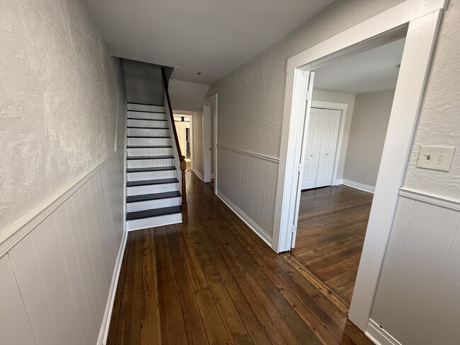 Entry - 13 N Main St