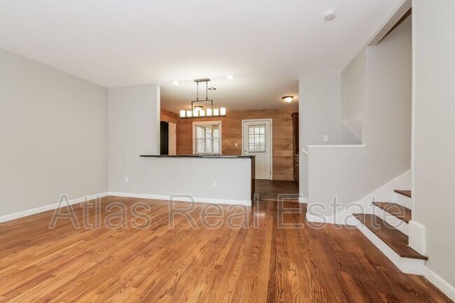 Building Photo - 9919 Benson Dr