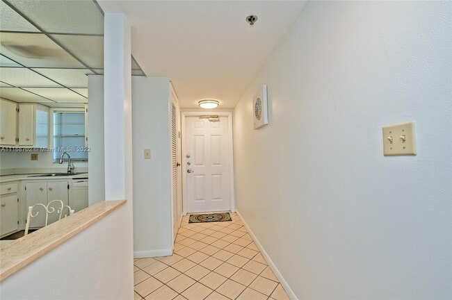 Building Photo - 3100 W Rolling Hills Cir